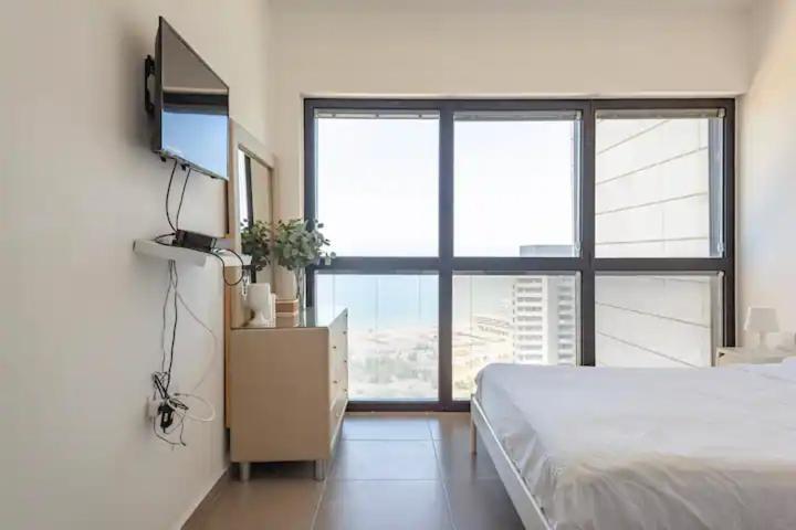 Oַ&O Group- Luxury Apt Tower Best Sea View バト・ヤム エクステリア 写真