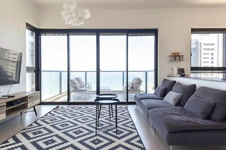 Oַ&O Group- Luxury Apt Tower Best Sea View バト・ヤム エクステリア 写真