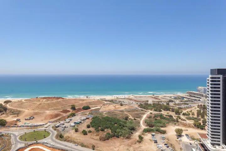 Oַ&O Group- Luxury Apt Tower Best Sea View バト・ヤム エクステリア 写真