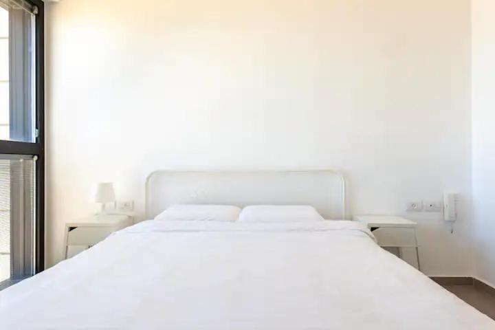 Oַ&O Group- Luxury Apt Tower Best Sea View バト・ヤム エクステリア 写真